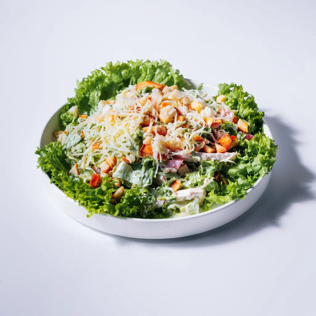 Салат Цезарь с курицей