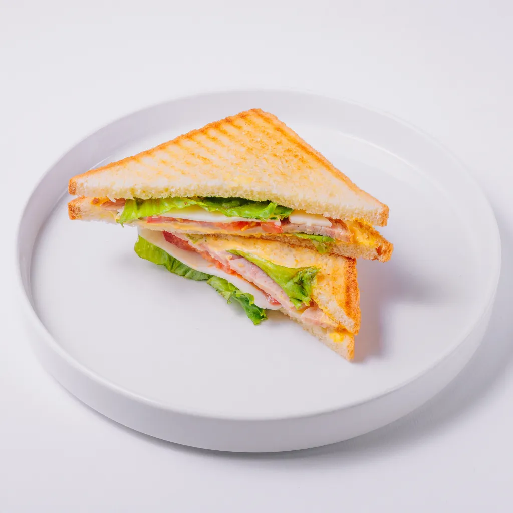 Сэндвич с куриной ветчиной
