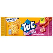 Крекер TUC  Копченые колбаски 100 г