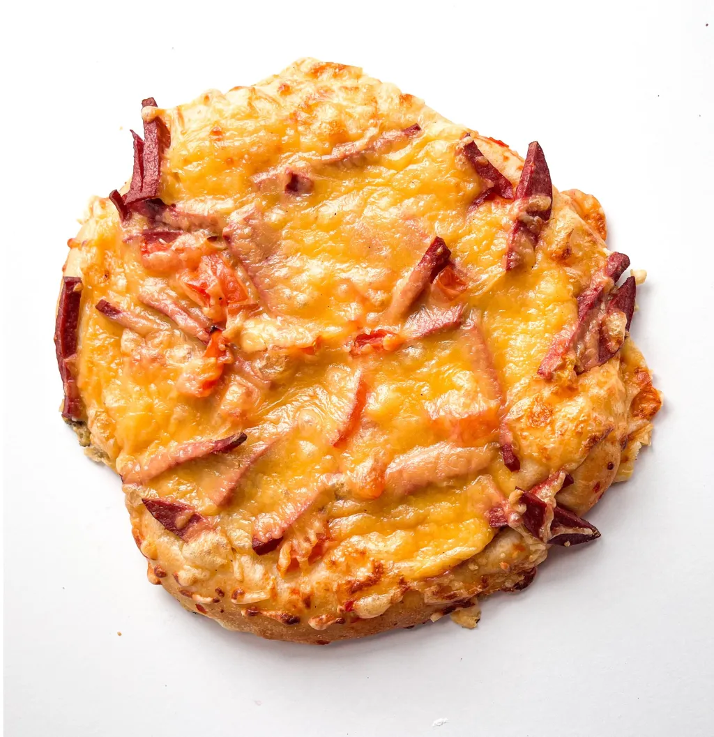 Пицца мини с колбасой (халяль)